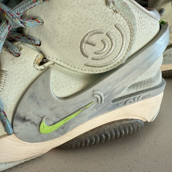 Nike Deldon High-Top Sneakers in Light Gray and Lime - Picture 2 of 3
